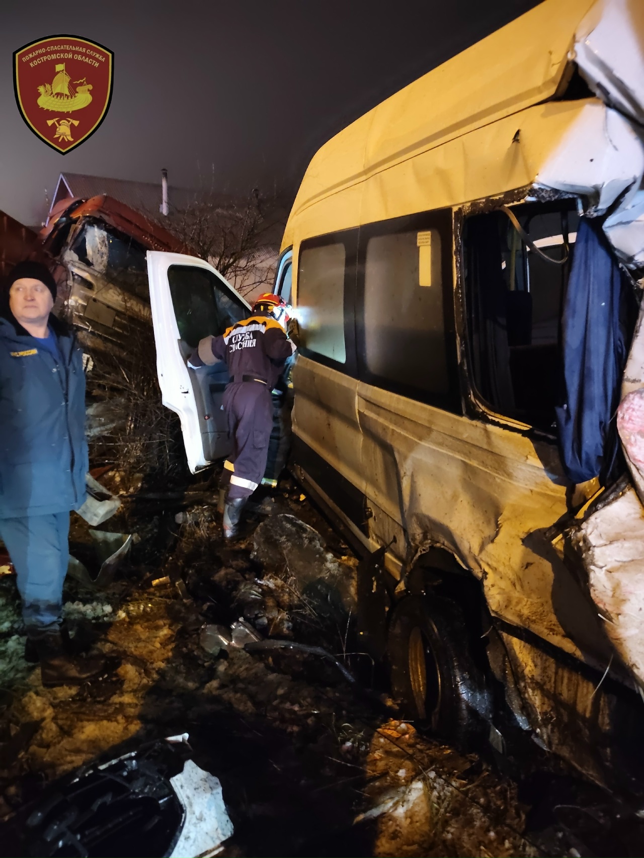 Пассажиры рейсового автобуса пострадали в страшном массовом ДТП под Костромой