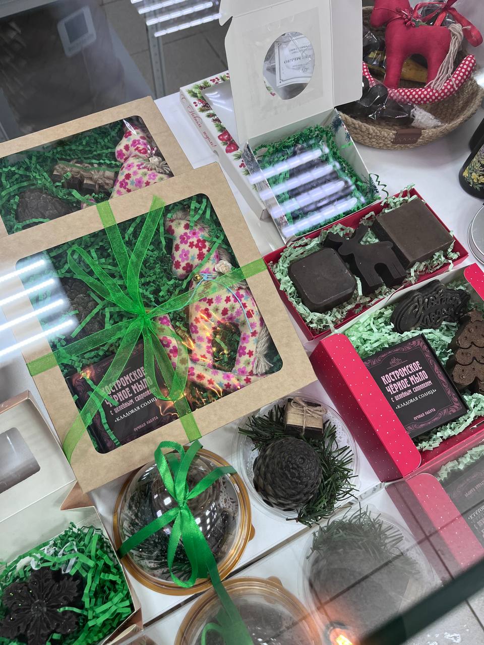 Мыло в форме елочной шишки и символа года: Костромская мыловаренная мануфактура изготовила эксклюзивные подарки к Новому году