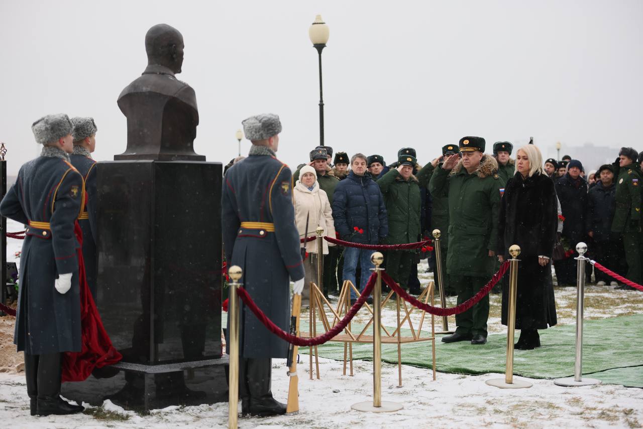 В Москве официально открыли памятник погибшему костромскому генерал-лейтенанту