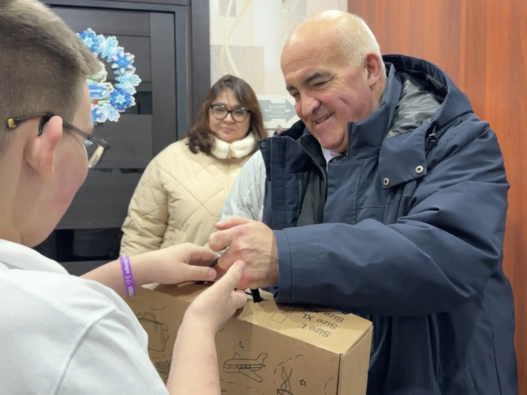 Сергей Ситников подарил юному костромичу «весь мир»