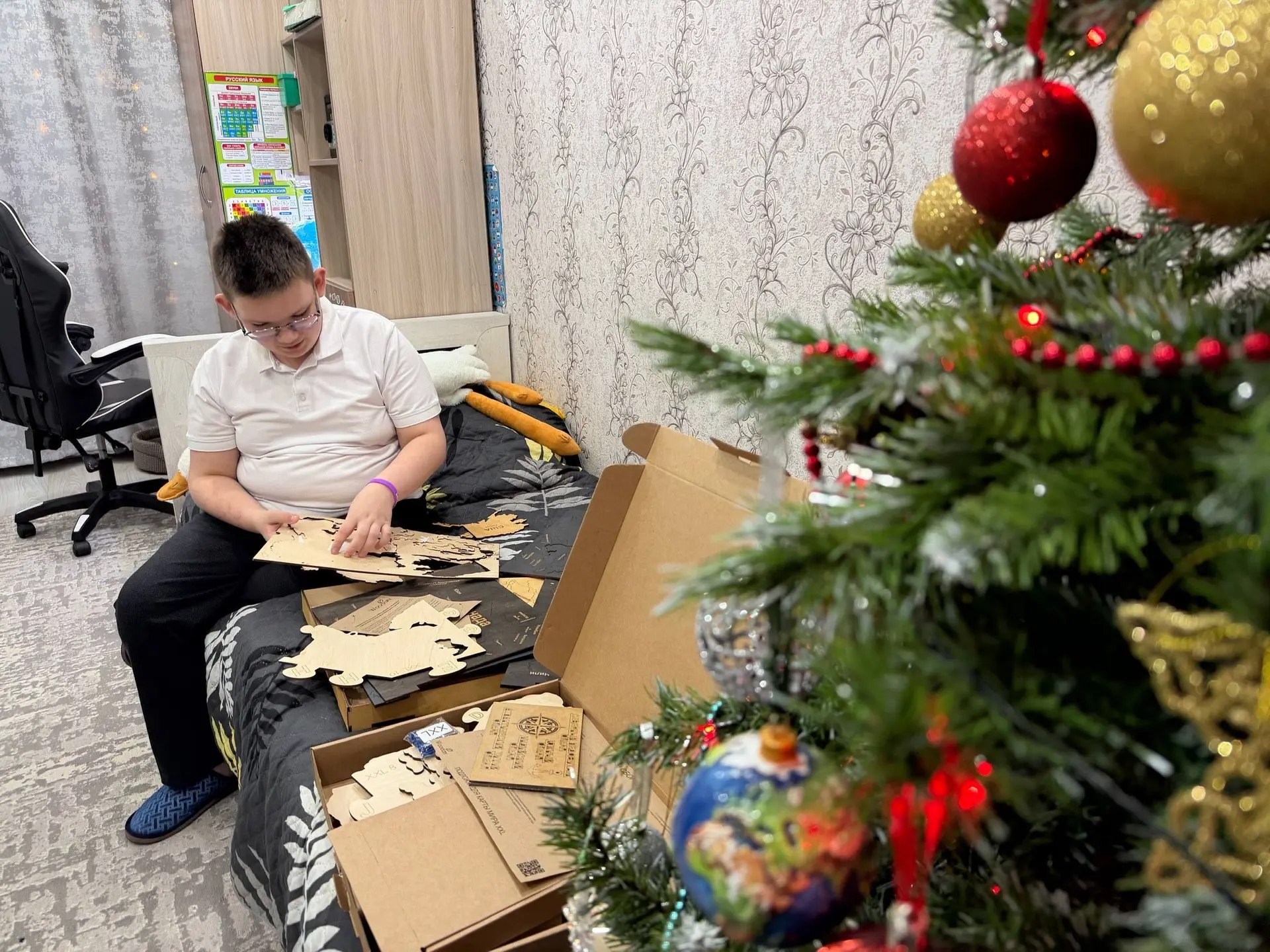 Сергей Ситников подарил юному костромичу «весь мир»