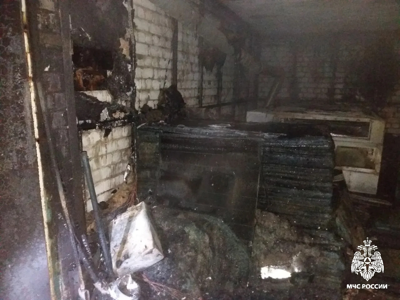 В Костроме ночной пожар уничтожил оборудование в производственном цехе