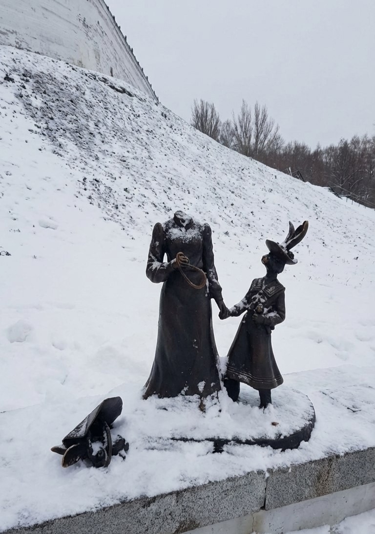 В Костроме «обезглавили» Зайчиху-даму