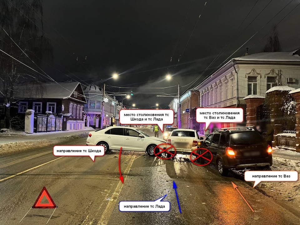 В Костроме на Советской произошло тройное ДТП