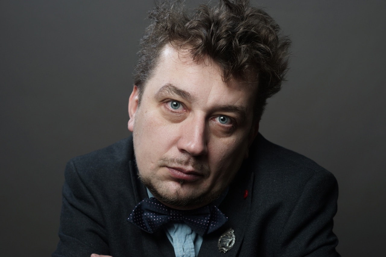 Александр Кирпичев встретил 50-летний юбилей на костромской сцене в образе итальянского авантюриста