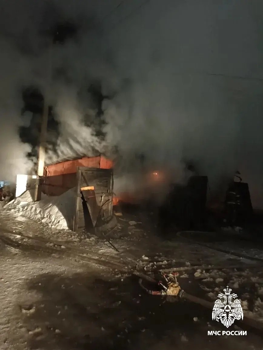 В костромском Прибрежном полыхали гаражи