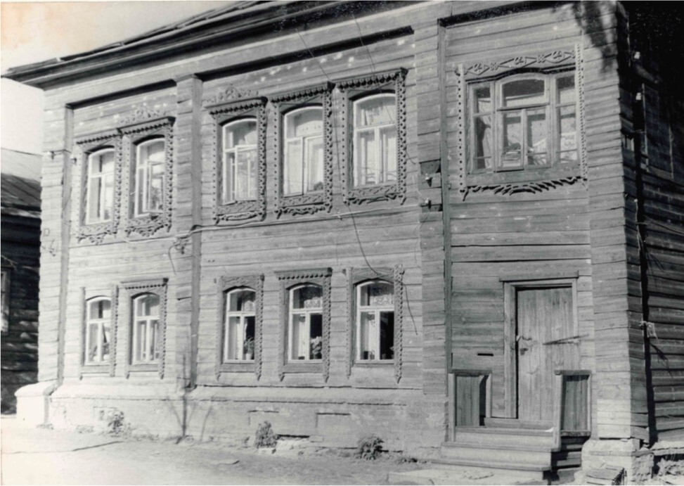 Старинный украшенный дом под Костромой выставят на торги