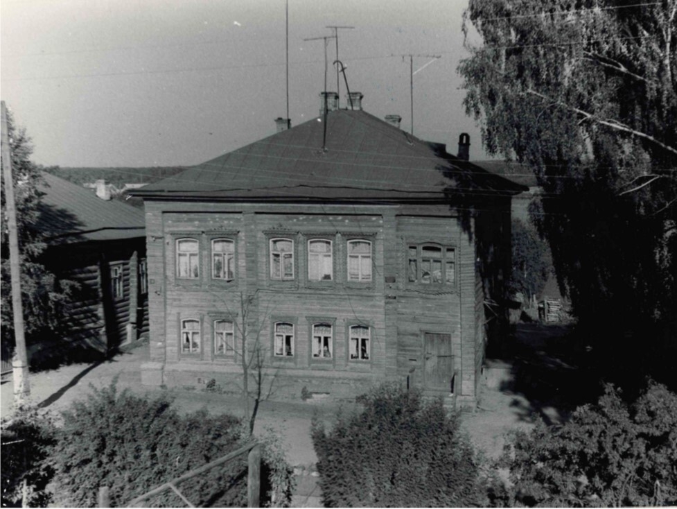 Старинный украшенный дом под Костромой выставят на торги