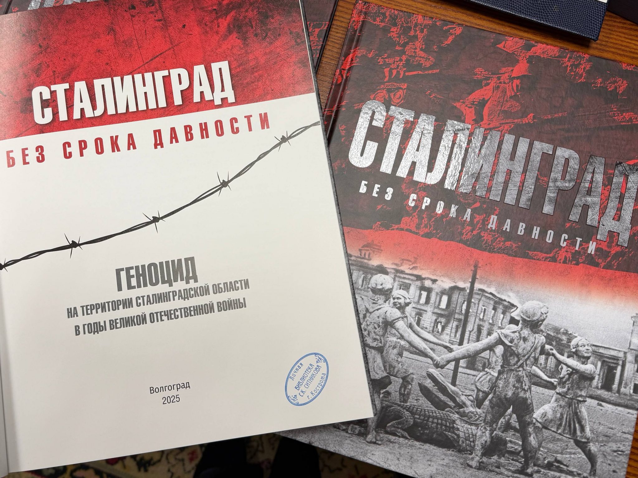 Костромской губернатор передал передвижной библиотеке полсотни редких изданий