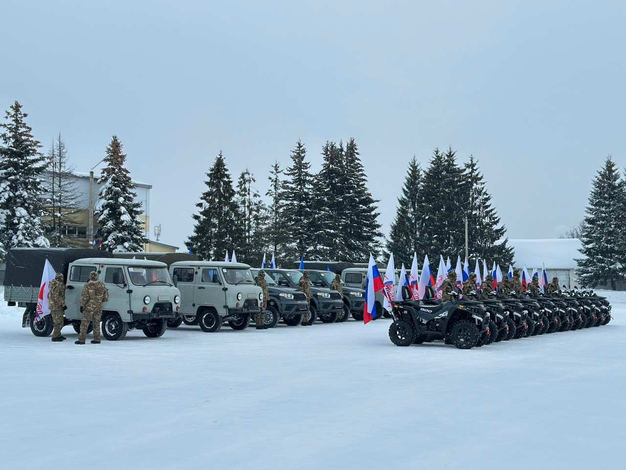 Костромским бойцам СВО передали новые квадроциклы и внедорожники