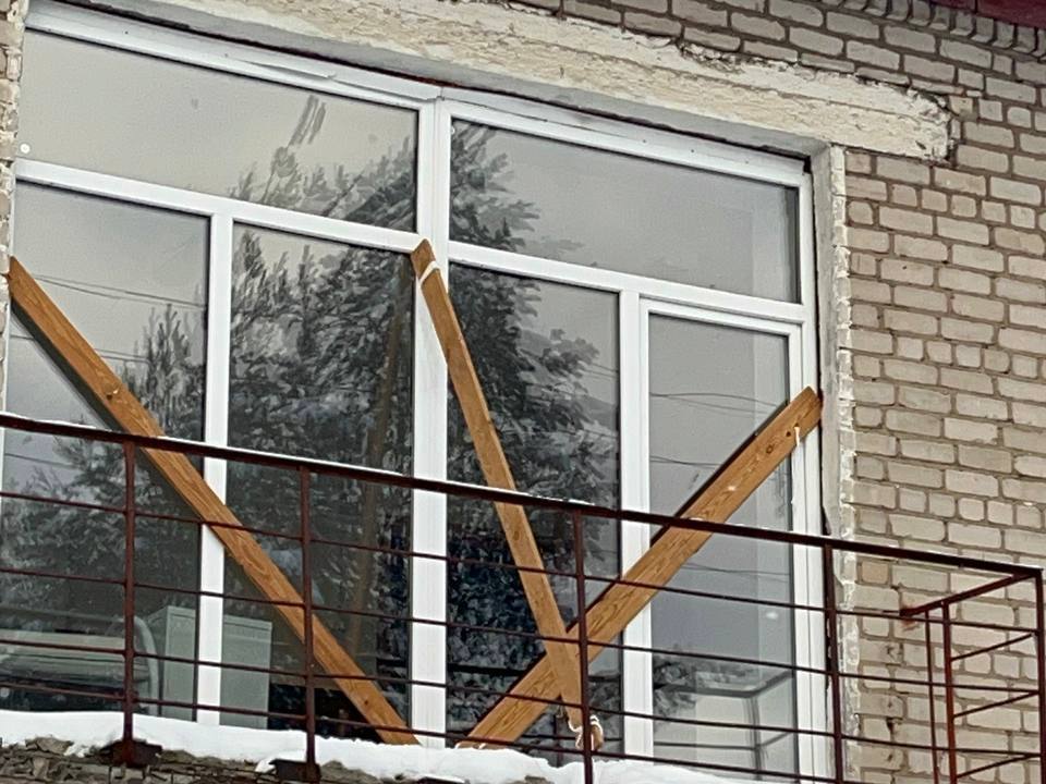 Губернатор поручил оказать финансовую помощь нейской больнице после атаки дронов