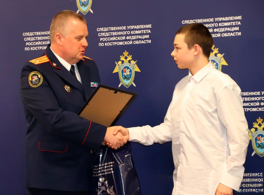 Спас от педофила: в Костроме наградили школьника за спасение ребенка