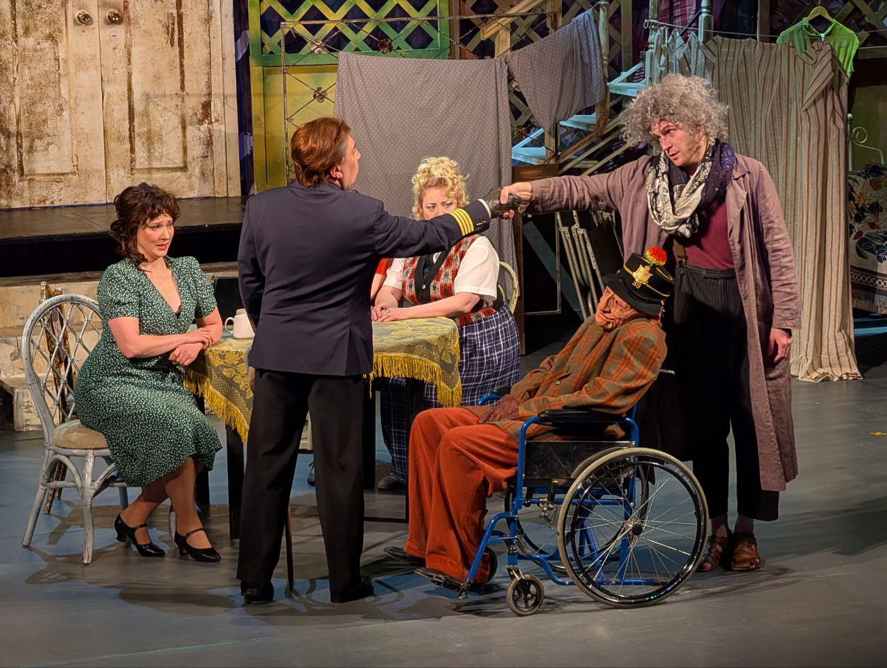 Александр Кирпичев встретил 50-летний юбилей на костромской сцене в образе итальянского авантюриста