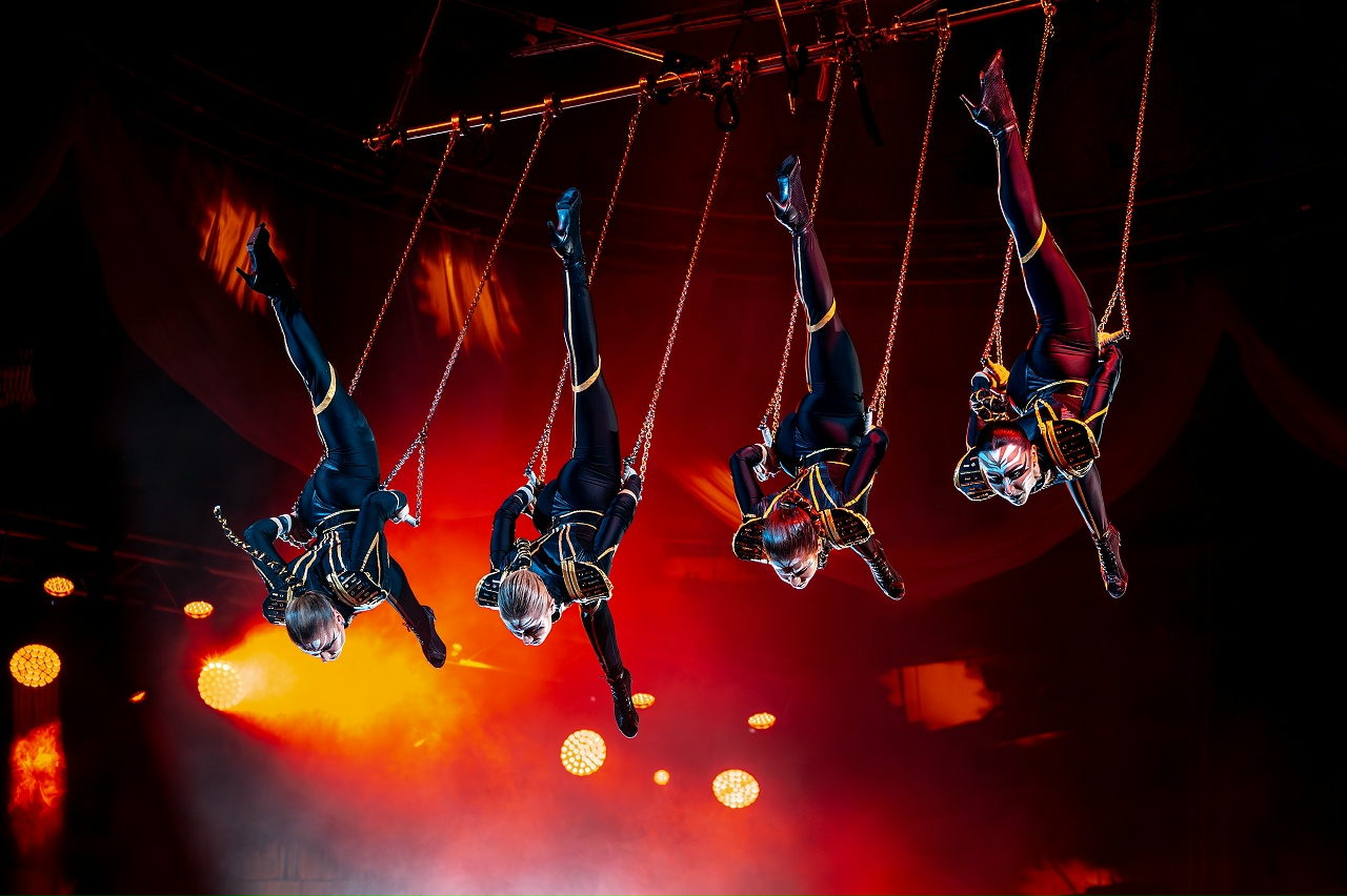 Магия воды и света: Костромской цирк приглашает в «Царство фонтанов»