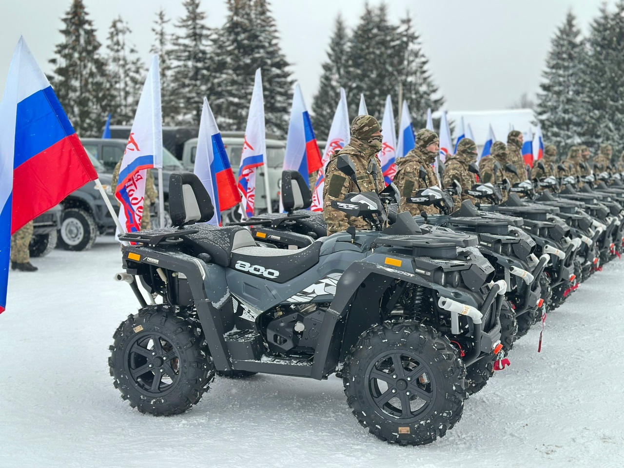 Костромским бойцам СВО передали новые квадроциклы и внедорожники