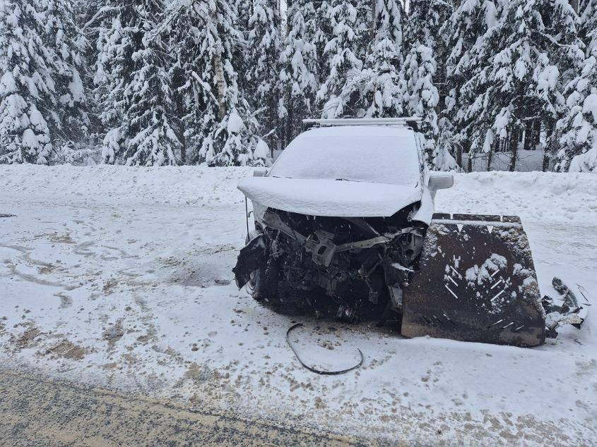 Пенсионер устроил массовое ДТП под Костромой после заноса машины