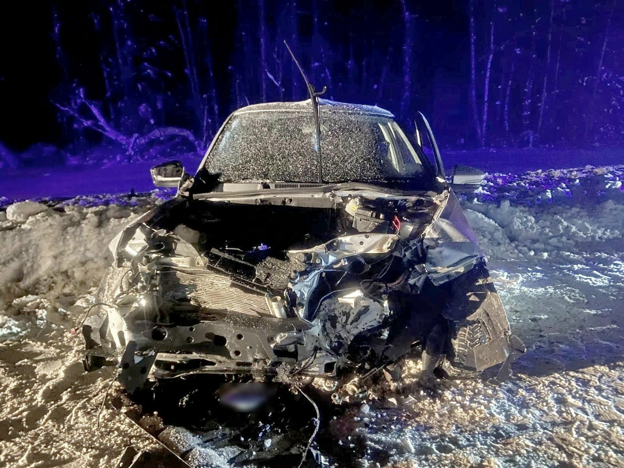 Два человека пострадали из-за заноса машины на трассе под Костромой