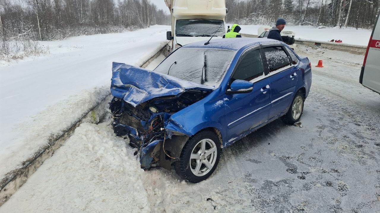 Мужчина при обгоне устроил массовое ДТП на костромской трассе