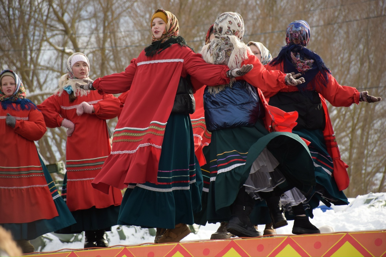Блины, призы и сжигание чучела: в костромских парках с размахом отметили Масленицу