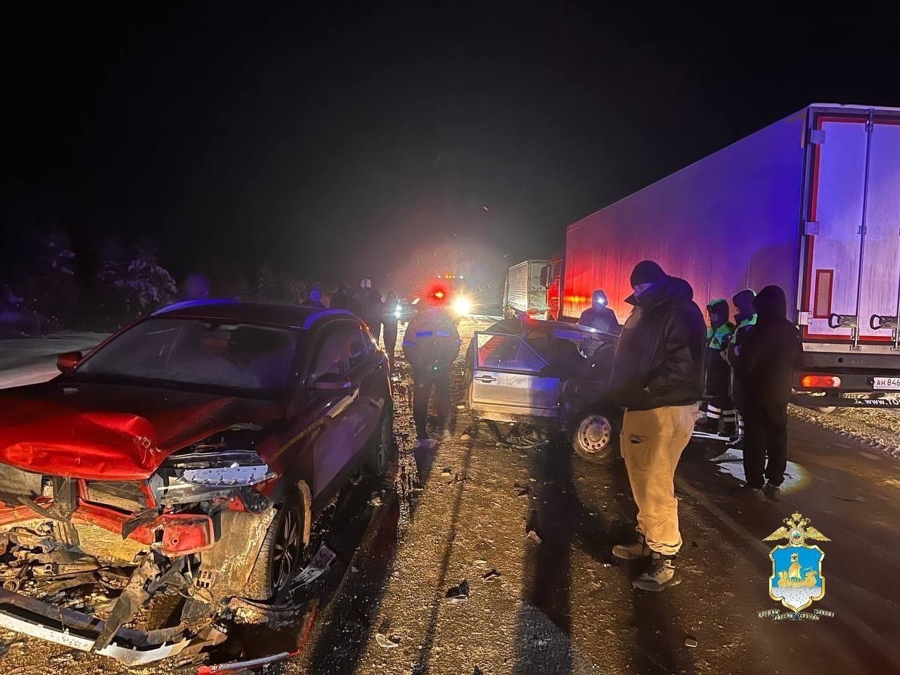 Пытался помочь и был сбит: смертельное массовое ДТП произошло на трассе под Костромой