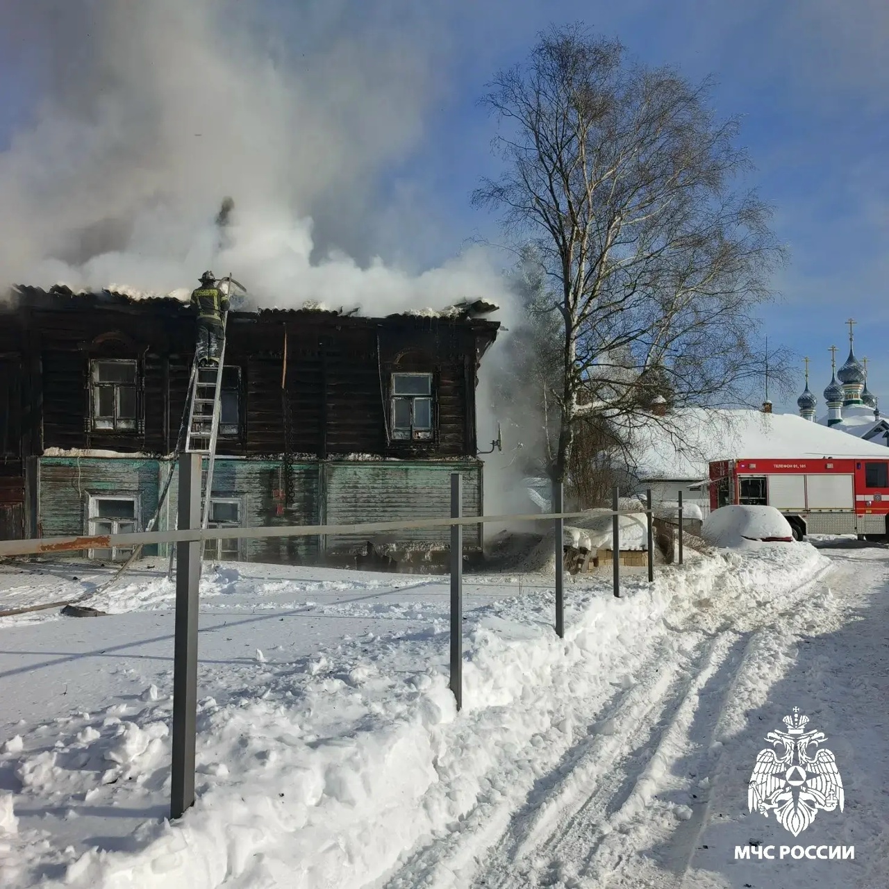 Многодетная семья осталась без крыши над головой после страшного пожара под Костромой