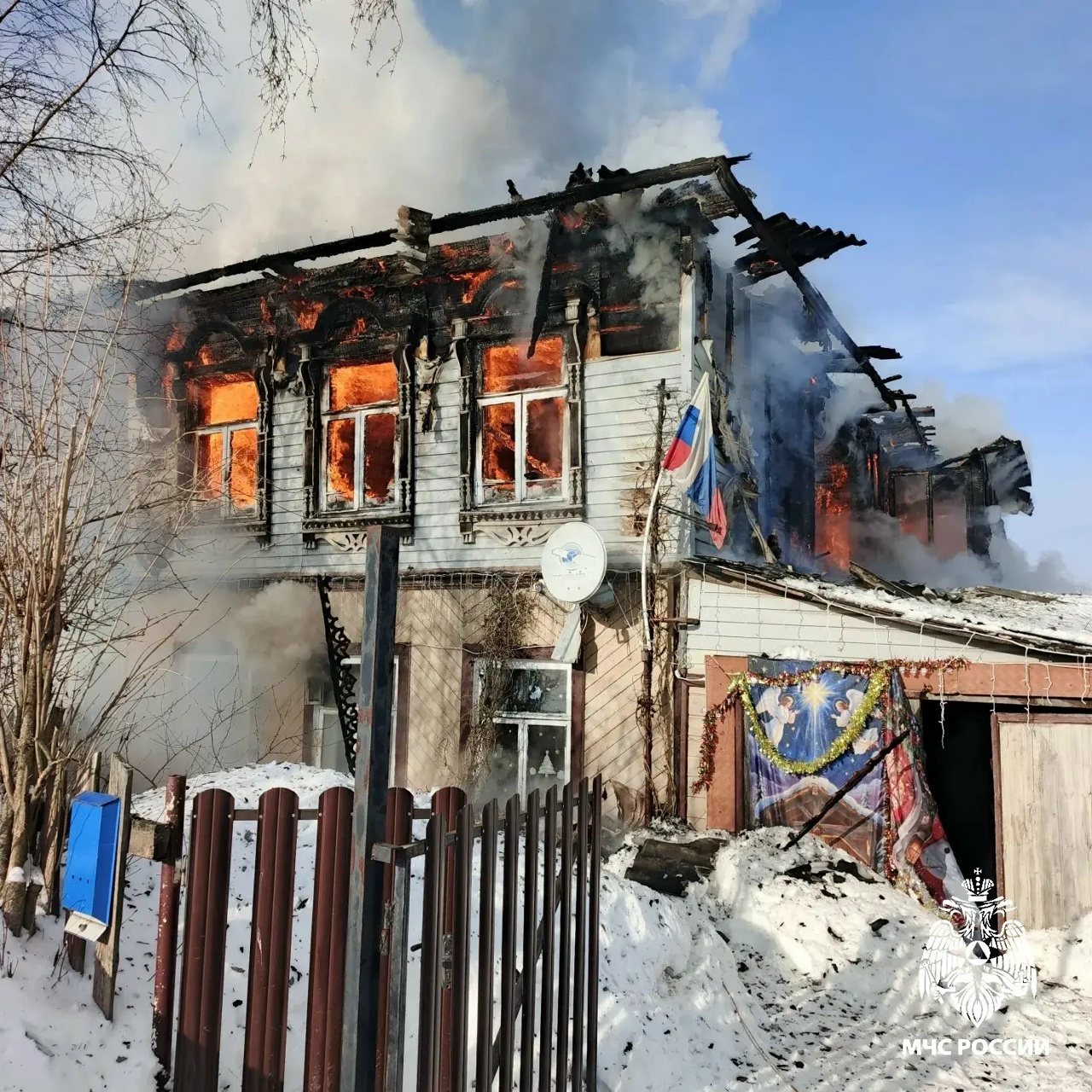 Многодетная семья осталась без крыши над головой после страшного пожара под Костромой