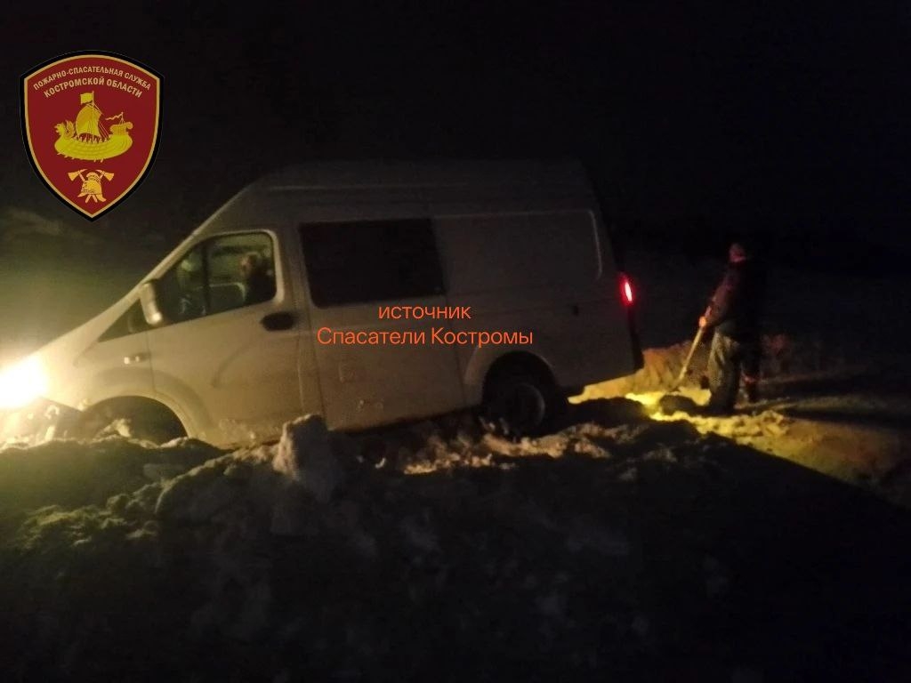 На костромской трассе съезд в кювет привел к еще одной аварии и пробке