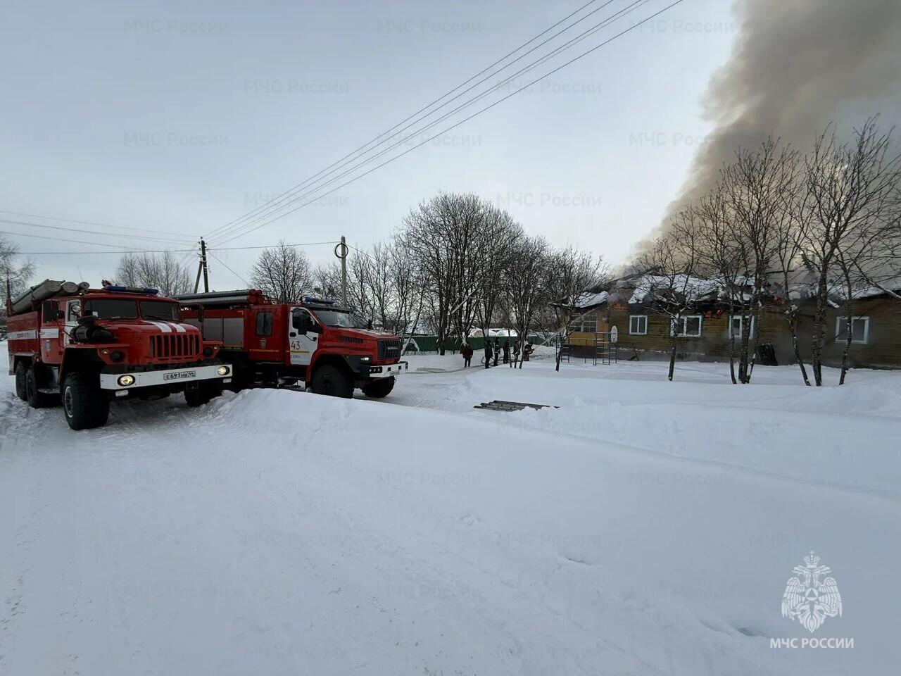 Три тысячи книг уничтожены: в костромском селе сгорели ФАП и библиотека