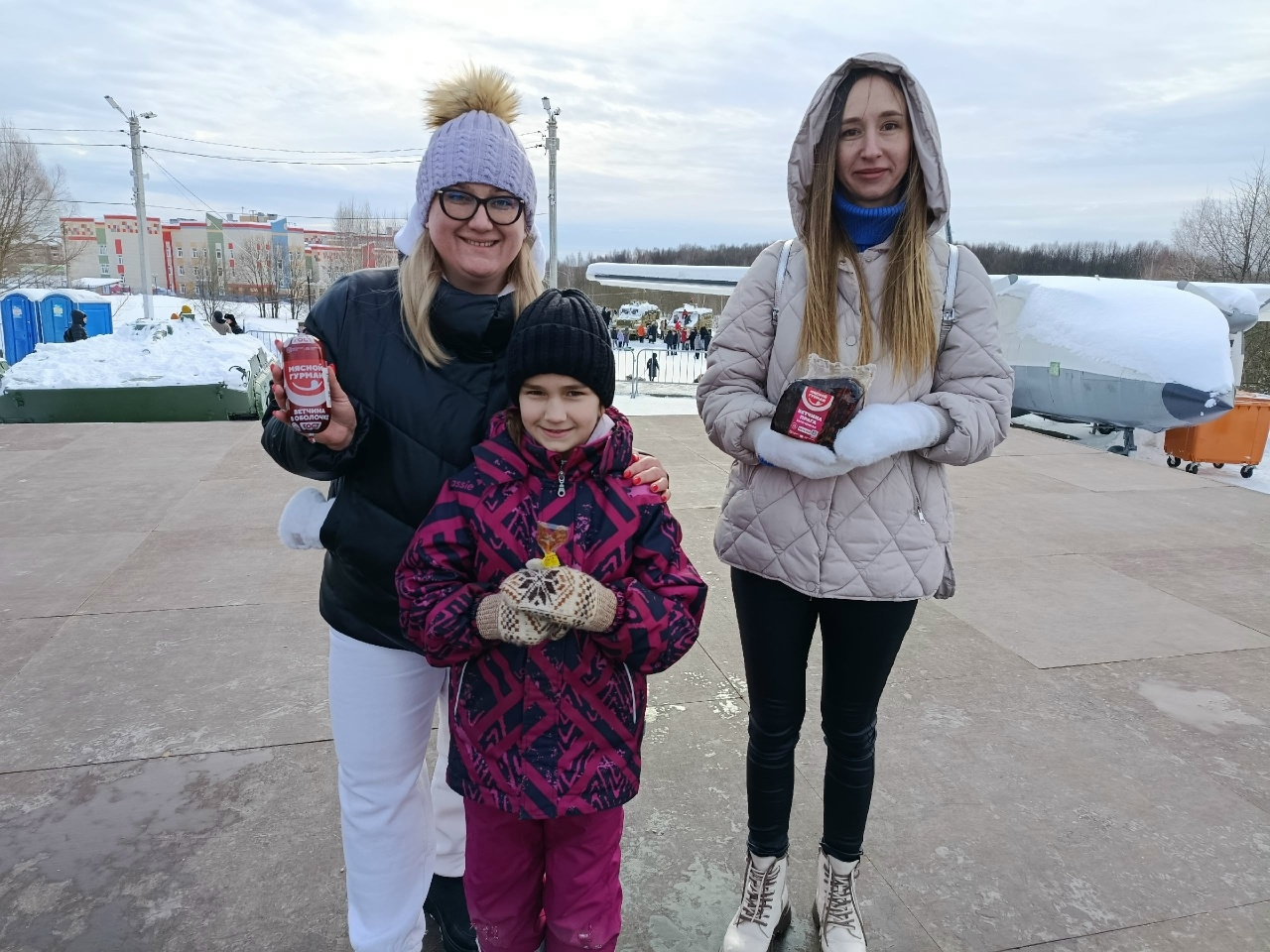 Блины, призы и сжигание чучела: в костромских парках с размахом отметили Масленицу