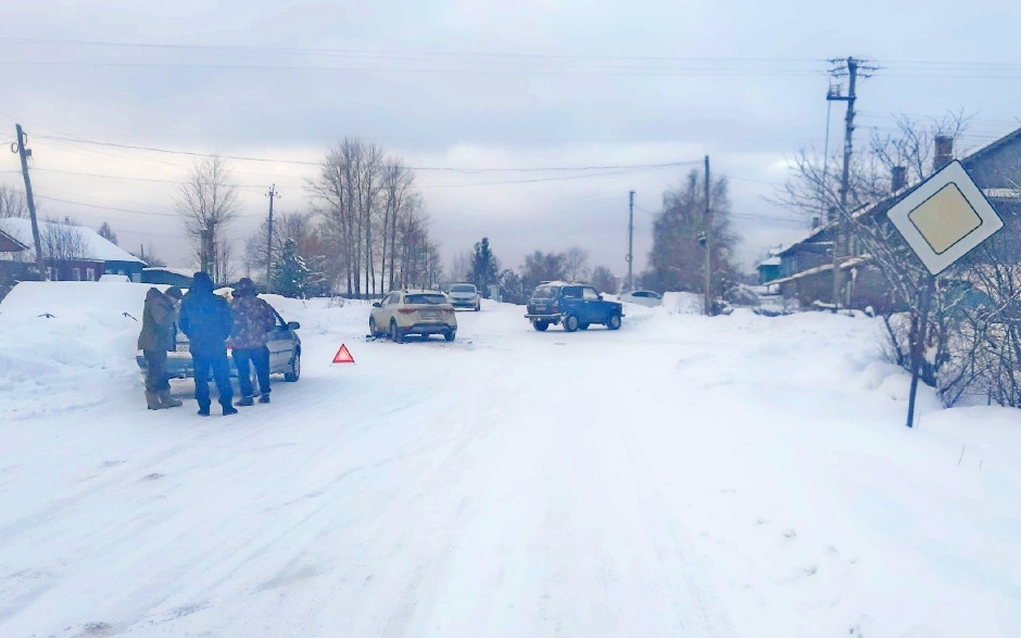 Пассажир иномарки пострадал из-за водителя Нивы в Костромской области