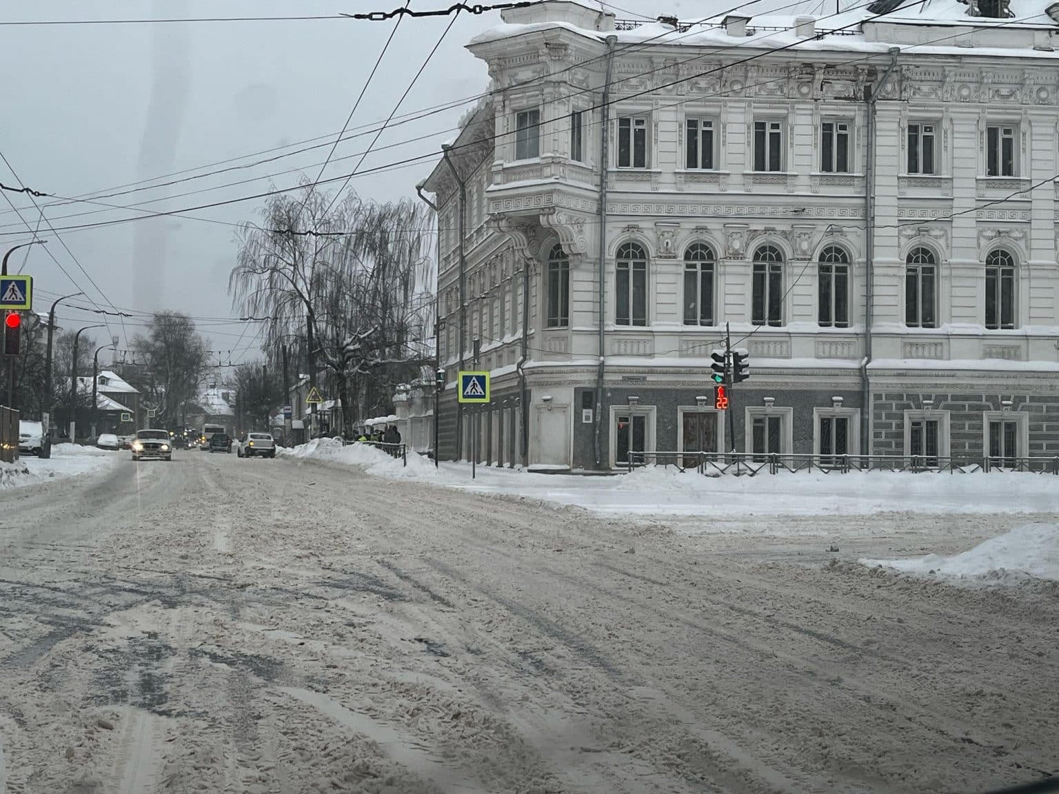 Кострома готовится к паводку: дорожникам и спасателям поручили заранее разгрести сугробы