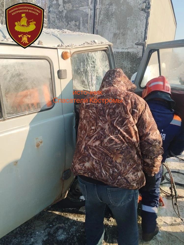 Страшное массовое ДТП с участием фуры и УАЗа произошло в Костромской области