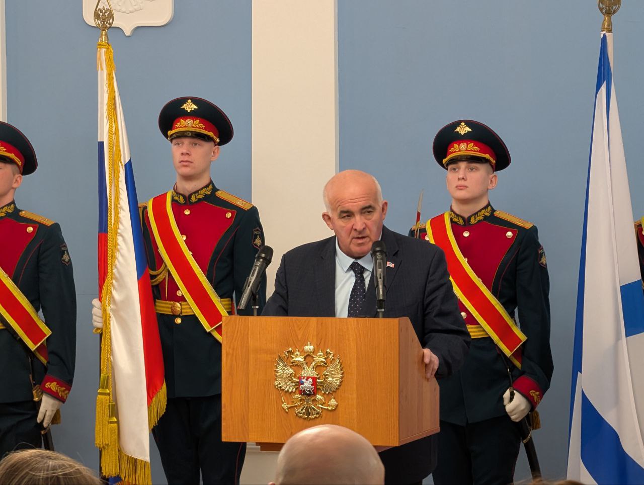 Контр-адмирал ВМФ вручил государственные награды костромским судостроителям