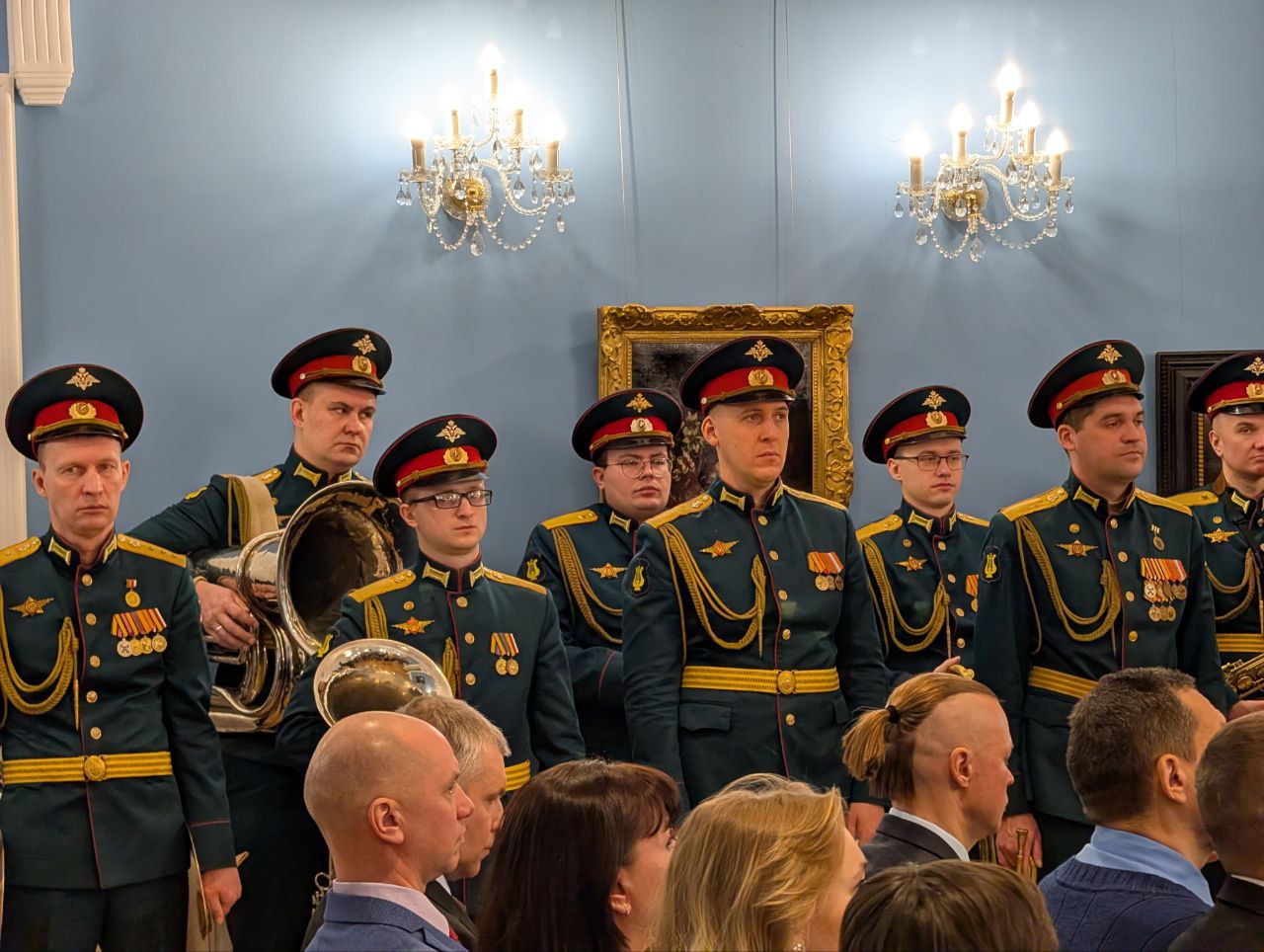 Контр-адмирал ВМФ вручил государственные награды костромским судостроителям