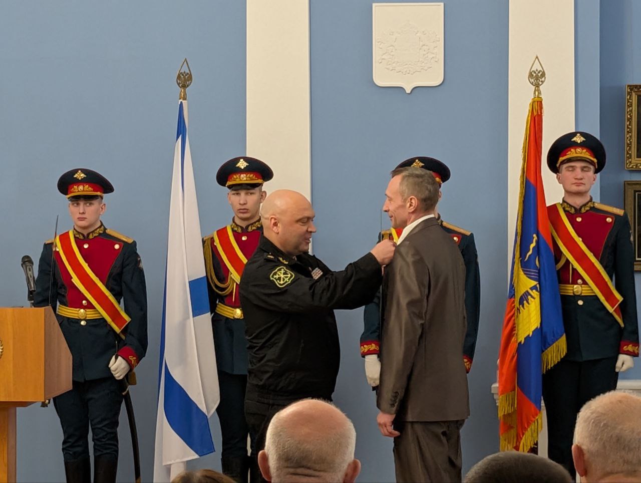 Контр-адмирал ВМФ вручил государственные награды костромским судостроителям