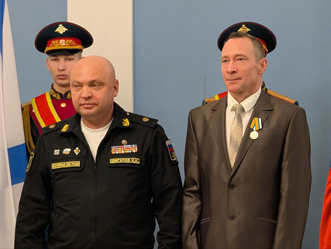 Контр-адмирал ВМФ вручил государственные награды костромским судостроителям