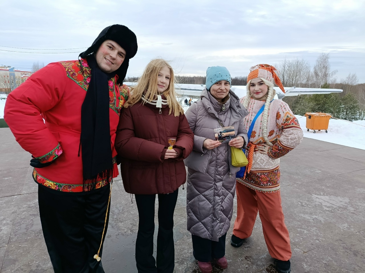 Блины, призы и сжигание чучела: в костромских парках с размахом отметили Масленицу