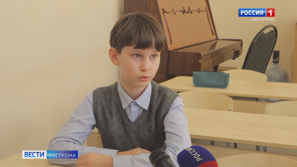 Хвост в сугробе: как на территории костромской гимназии №28 нашли обломки беспилотника