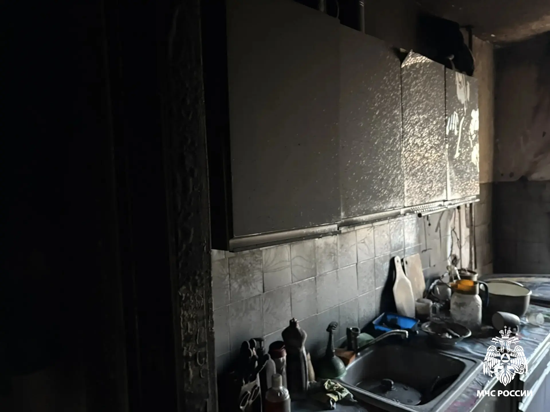 В Буе во время пожара в многоквартирном доме спасли пятерых человек