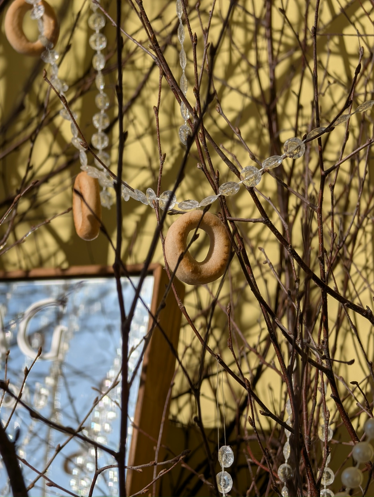 Вместо цветов - еловые ветки: костромской бизнес все еще ждет Деда Мороза