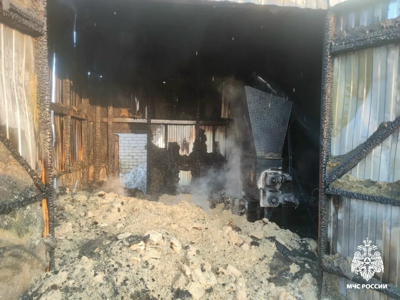 В костромском поселке из-за короткого замыкания сгорел промышленный цех