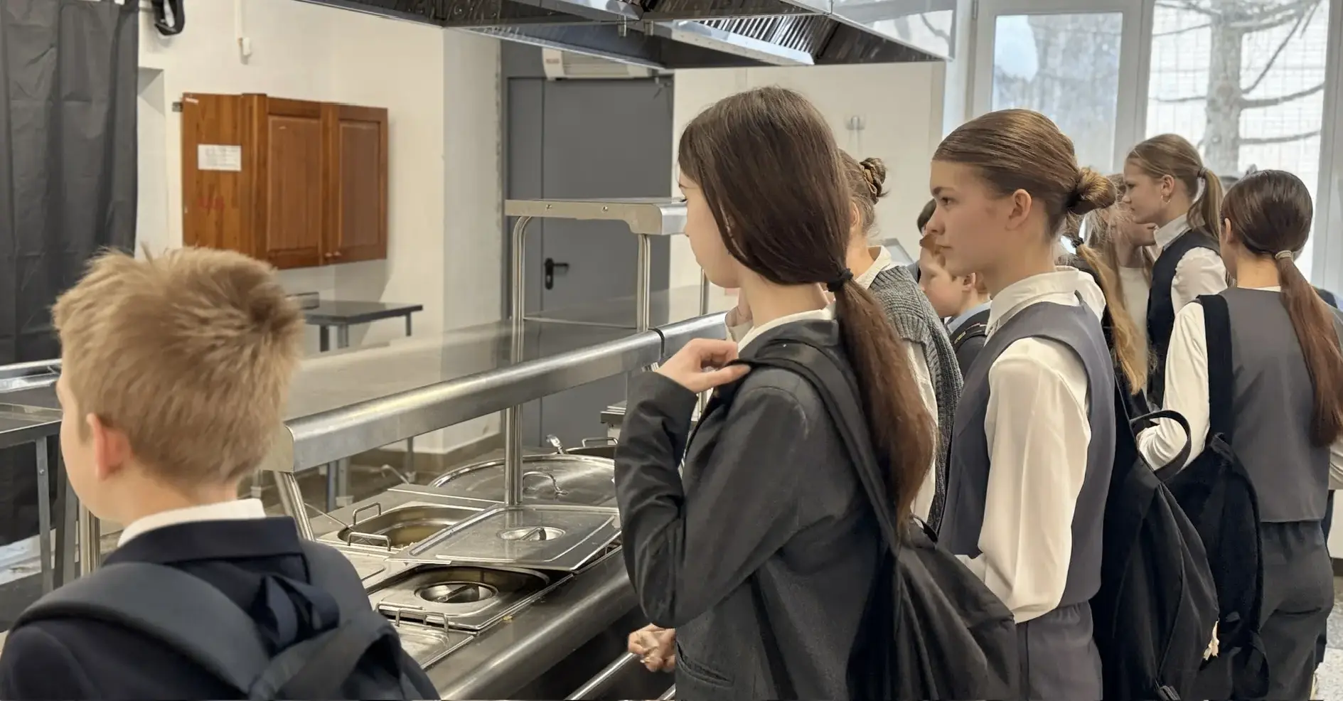 Сергей Ситников проверил, чем кормят учеников в Галиче