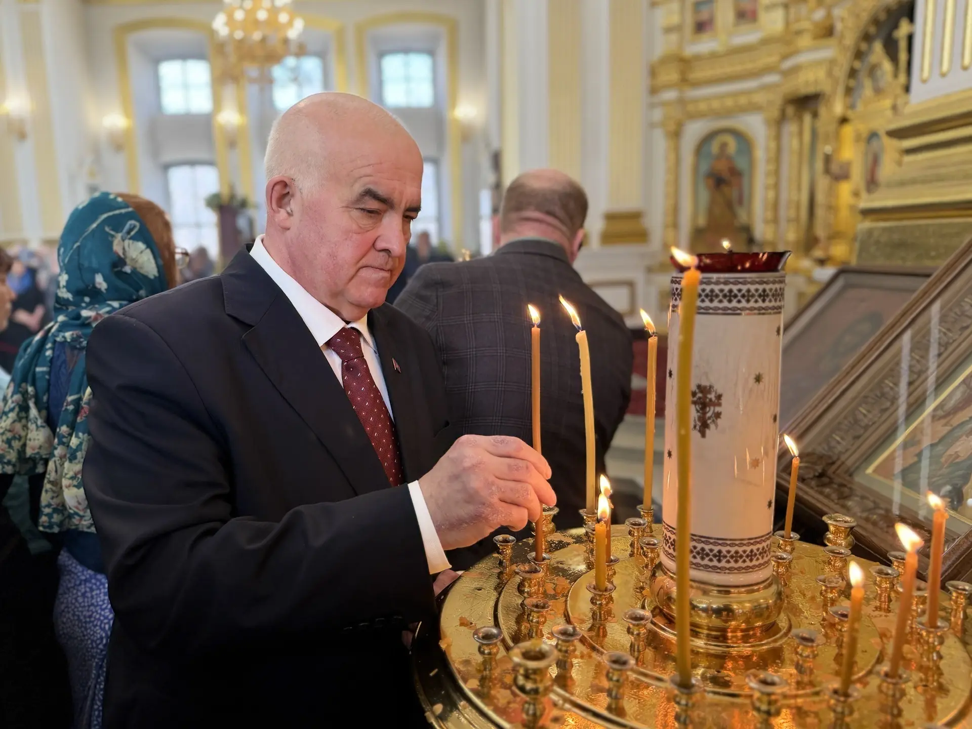 Сергей Ситников вместе с костромичами помолился у главной святыни Костромской области