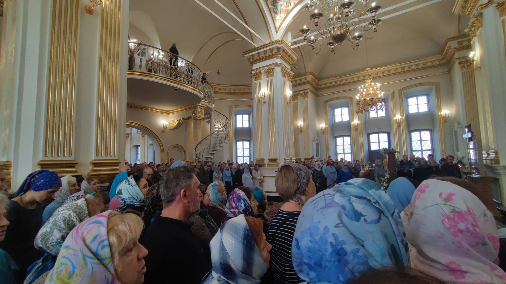 Сергей Ситников вместе с костромичами помолился у главной святыни Костромской области