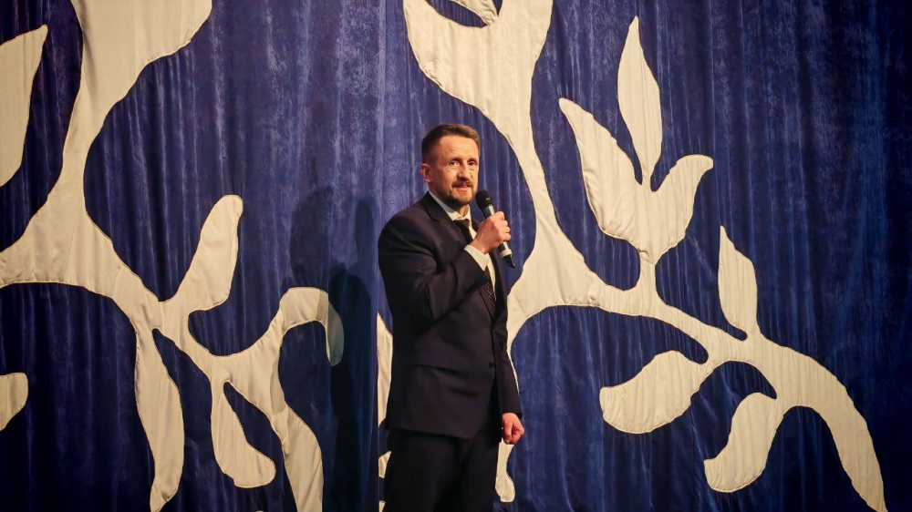 В Костроме поздравили матерей и жен участников СВО на большом концерте