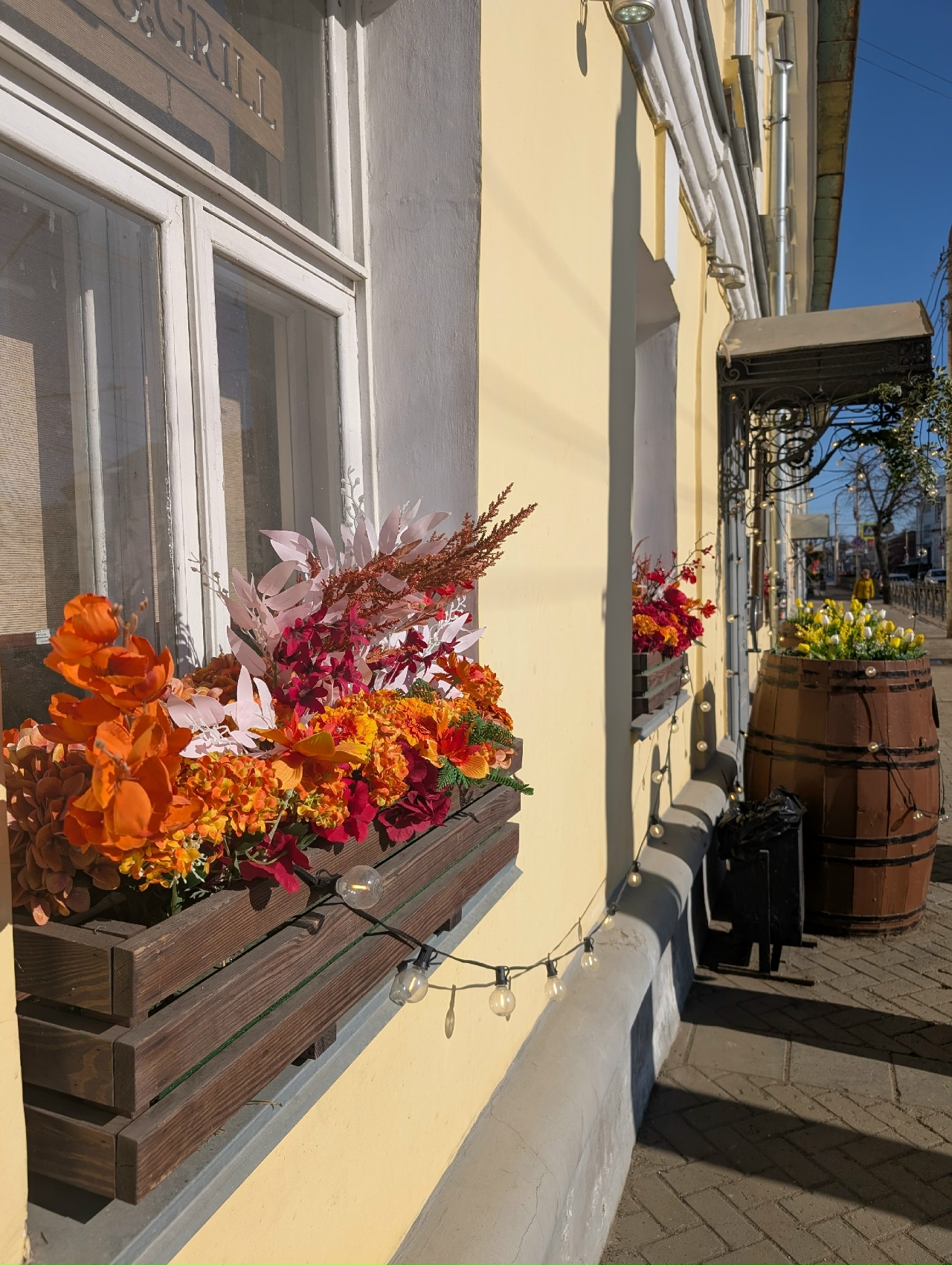 Вместо цветов - еловые ветки: костромской бизнес все еще ждет Деда Мороза