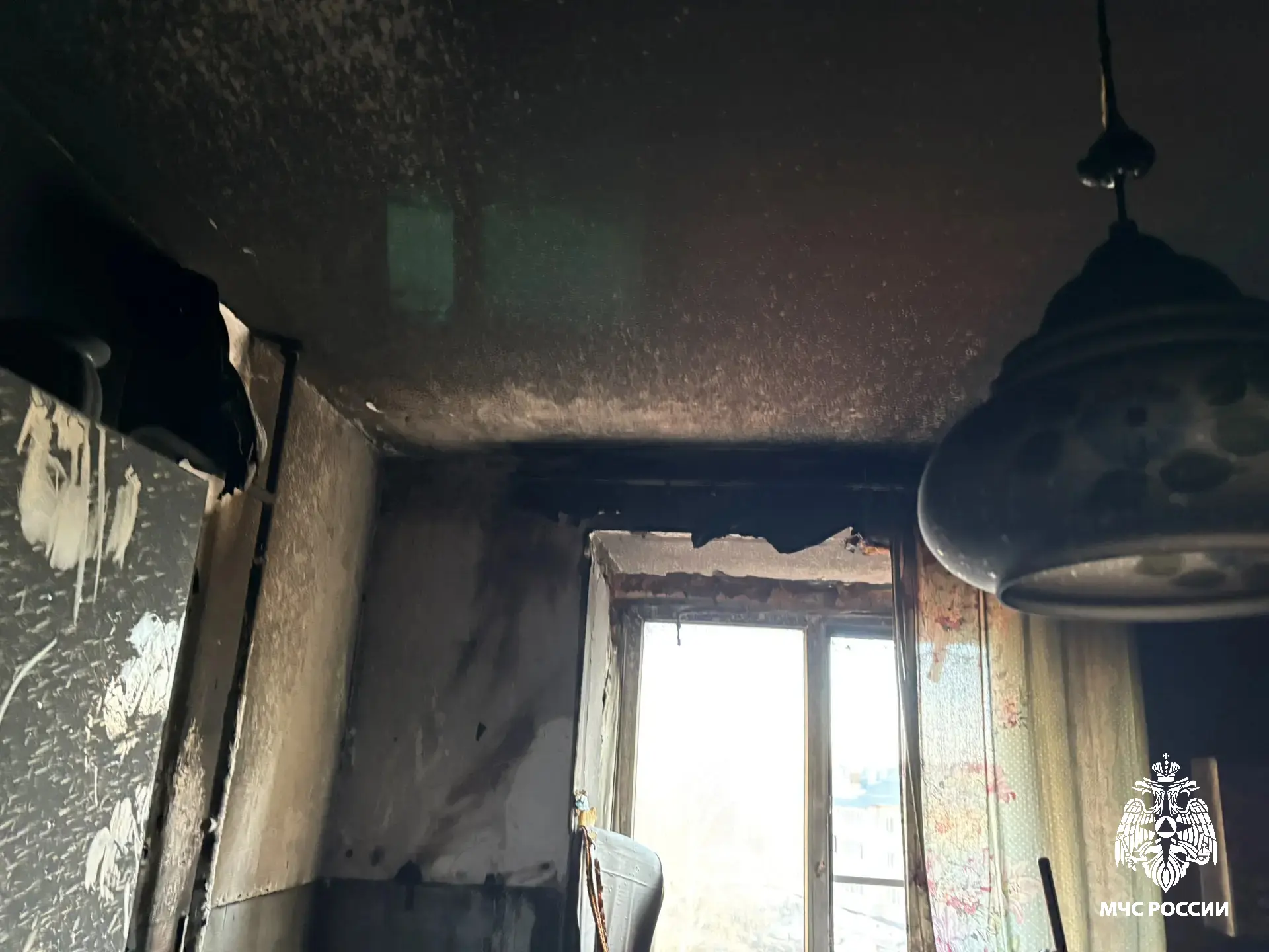 В Буе во время пожара в многоквартирном доме спасли пятерых человек