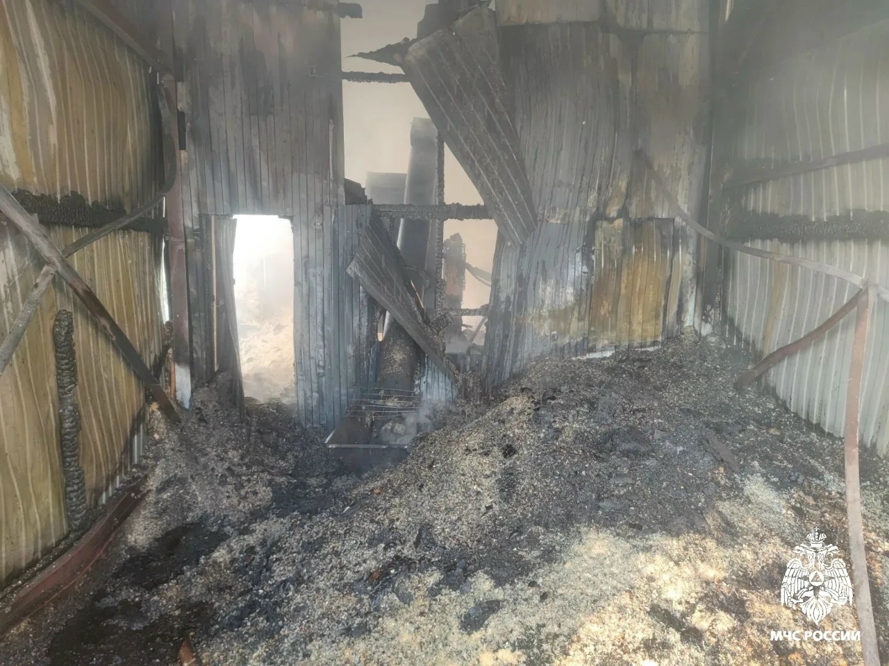 В костромском поселке из-за короткого замыкания сгорел промышленный цех