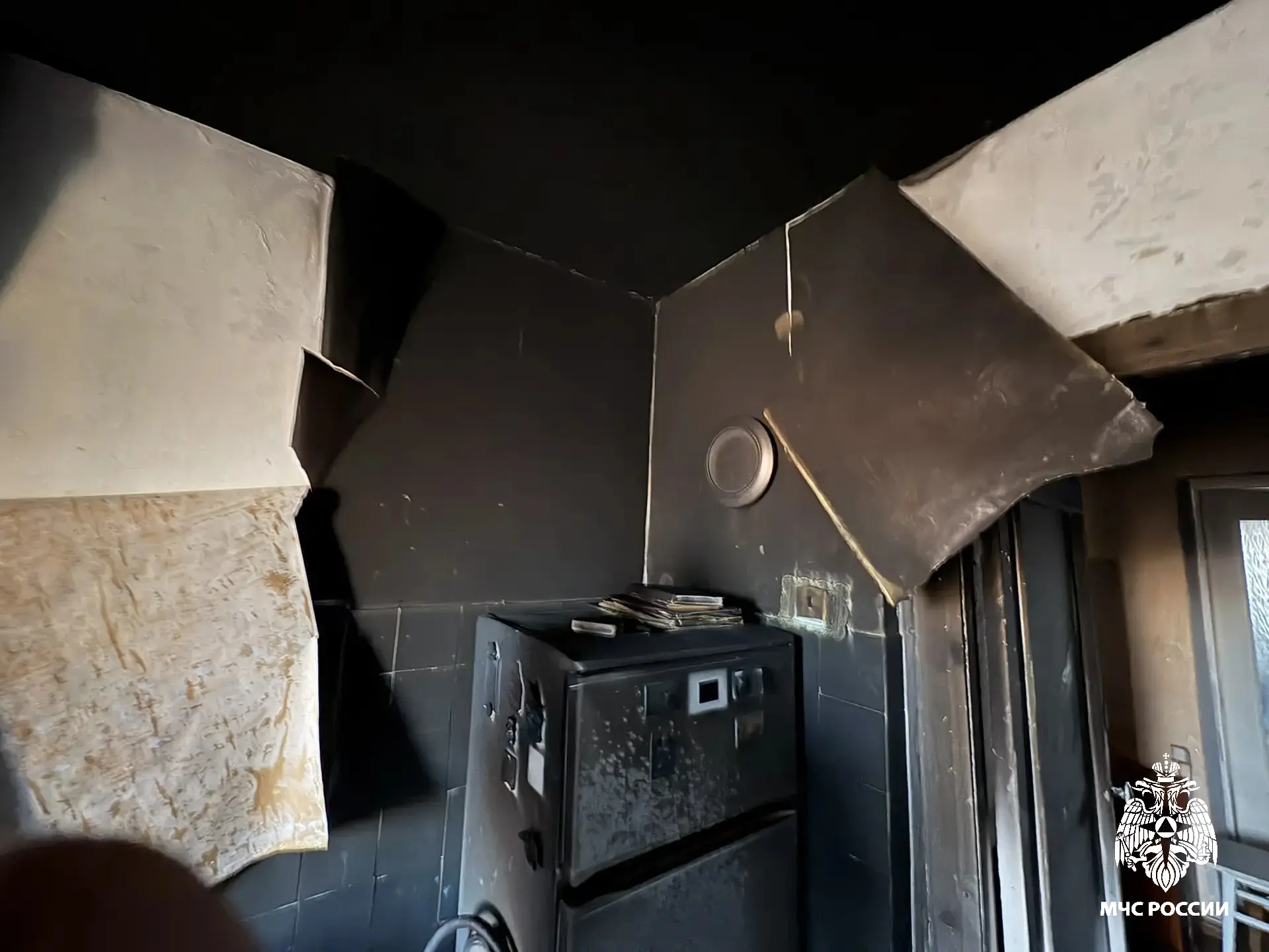 В Буе во время пожара в многоквартирном доме спасли пятерых человек