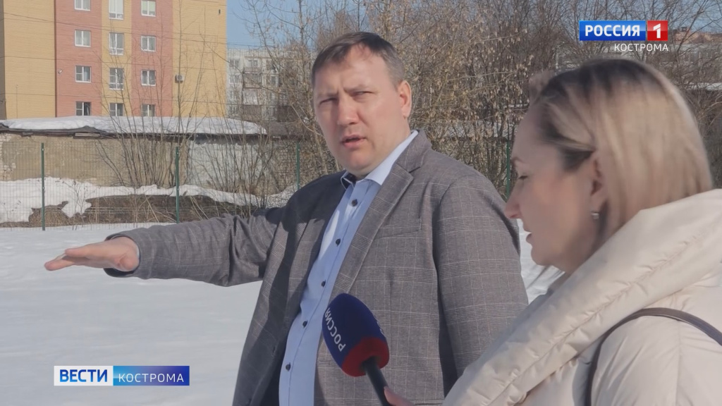 Хвост в сугробе: как на территории костромской гимназии №28 нашли обломки беспилотника